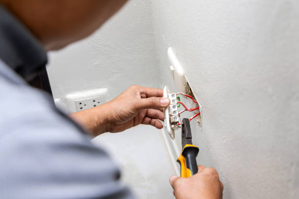 Best Local Electrician Companies  in Mattituck, NY